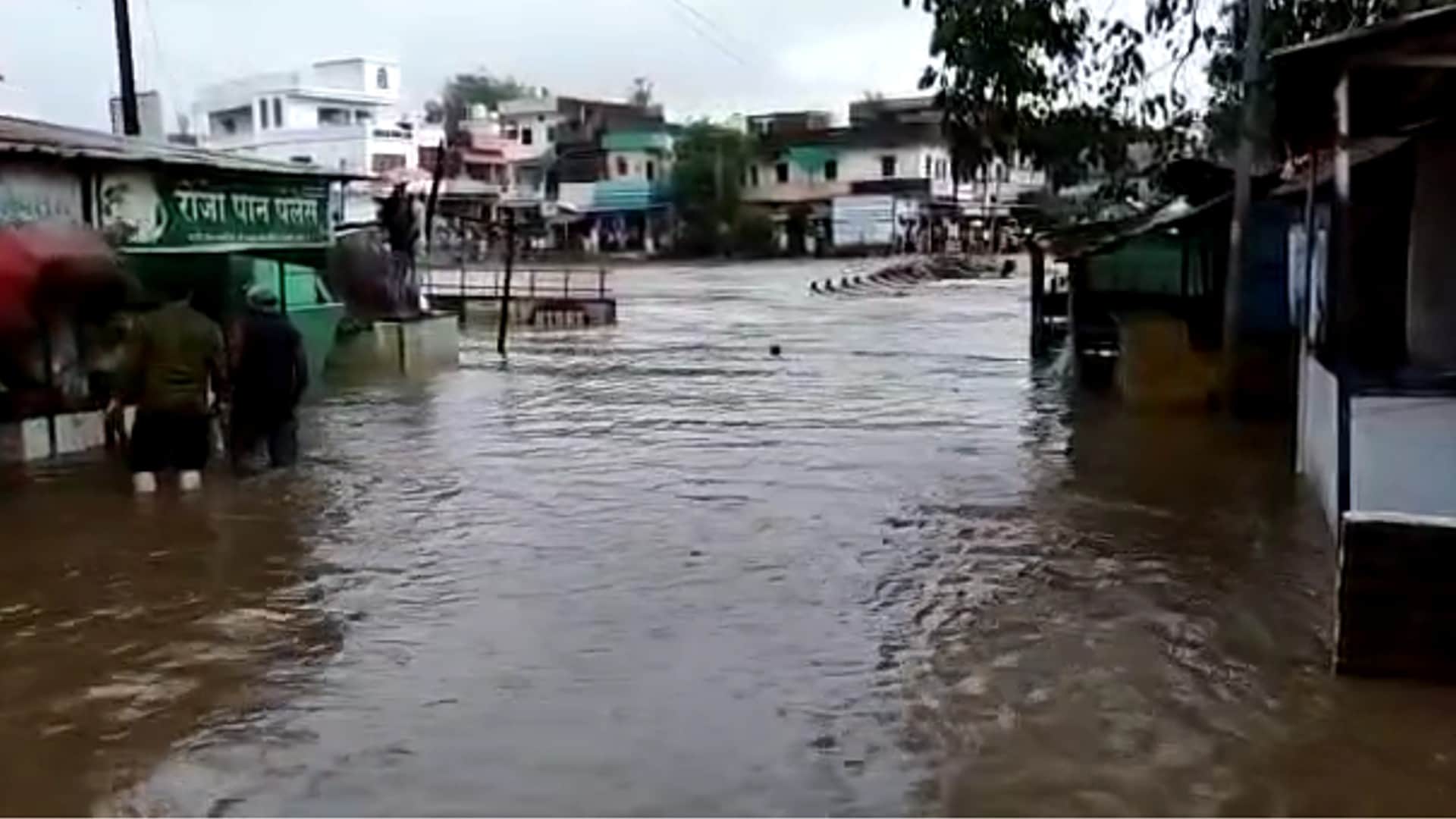 MP Weather Update: Due to heavy rains in many districts of the state, the water level of rivers increased, settlements were submerged