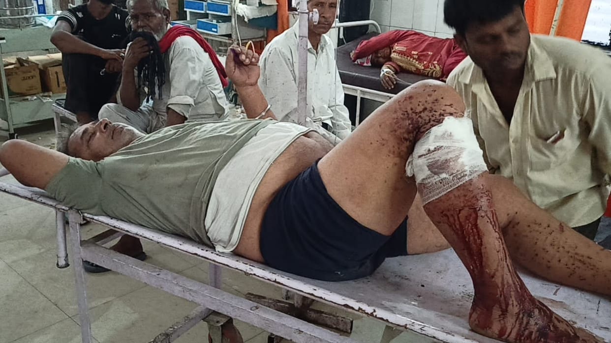 Hathras: Old man sleeping on dairy shot in enmity