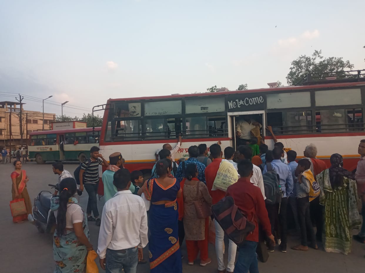 Hathras: 30 buses went to Mudiya Purnima fair, passengers faced trouble