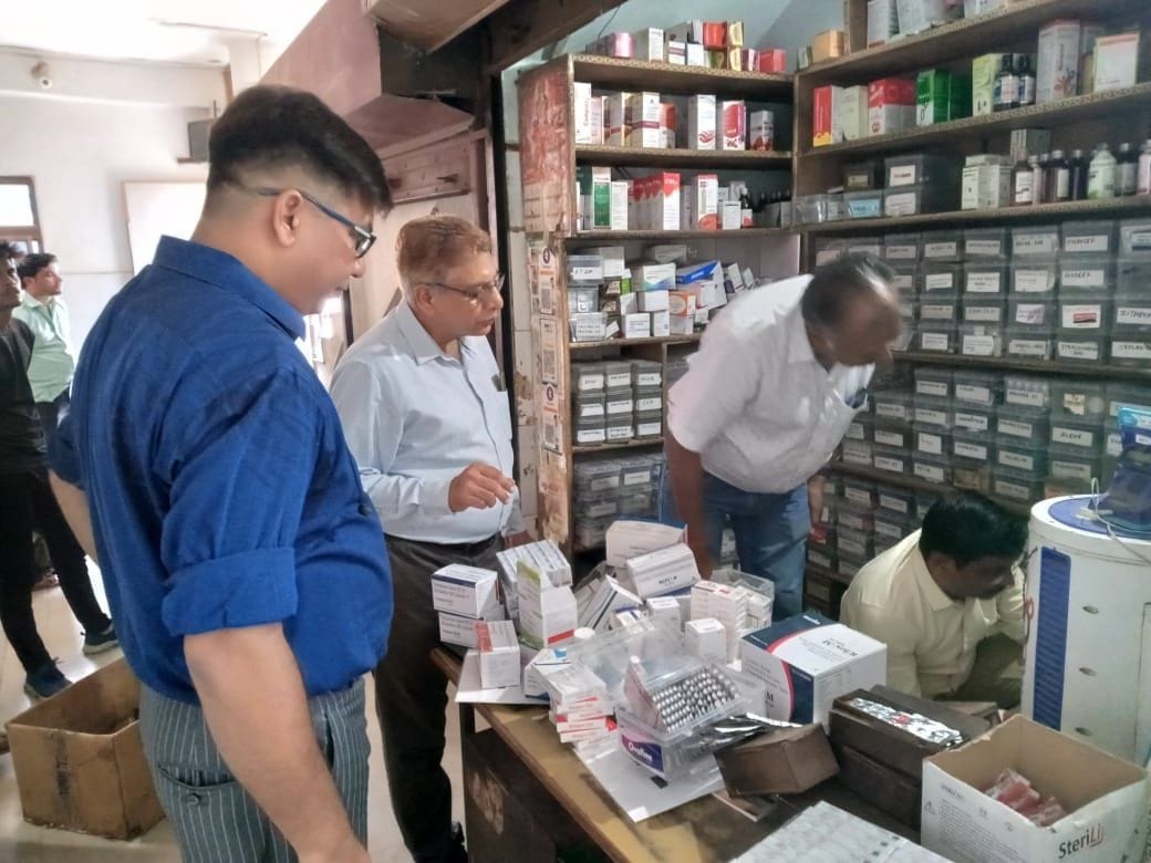 Hathras: If the bill is not shown to the divisional team, then the sale of medicines is banned
