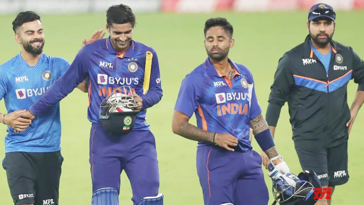 These three Players May Replace Virat Kohli at no 3 in t20 World Cup From Deepak Hooda to Shreyas Iyer