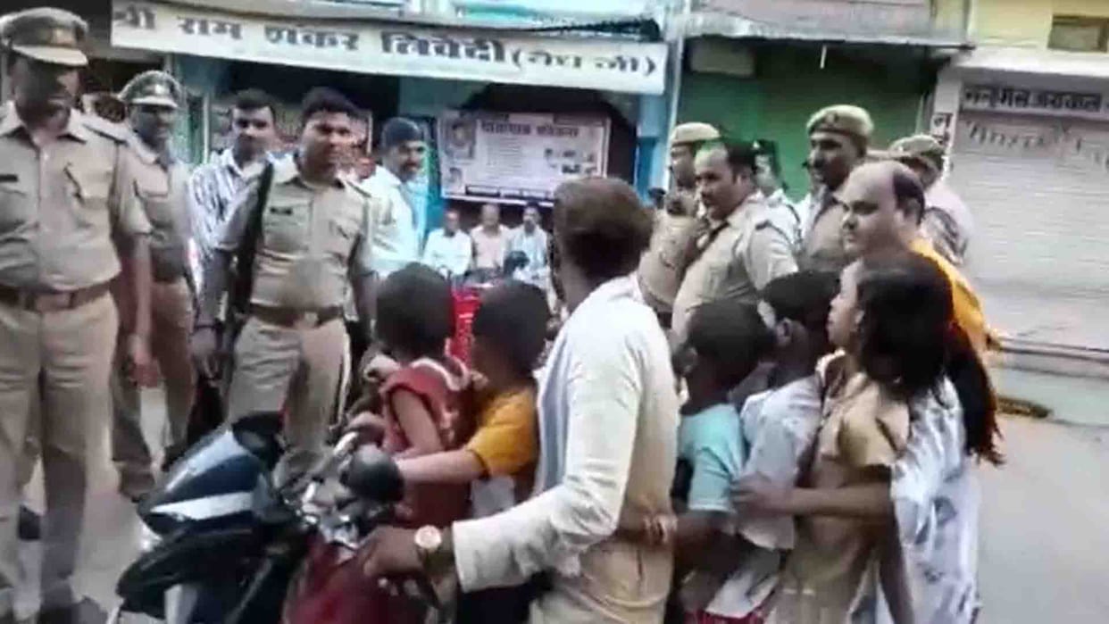 Auraiya: Seven people were sitting on a bike, video viral