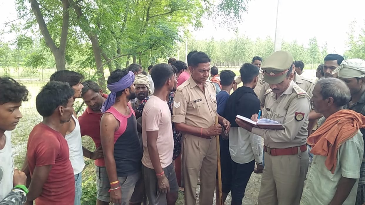 Three including mother and daughter died due to electrocution in Milak area of Rampur