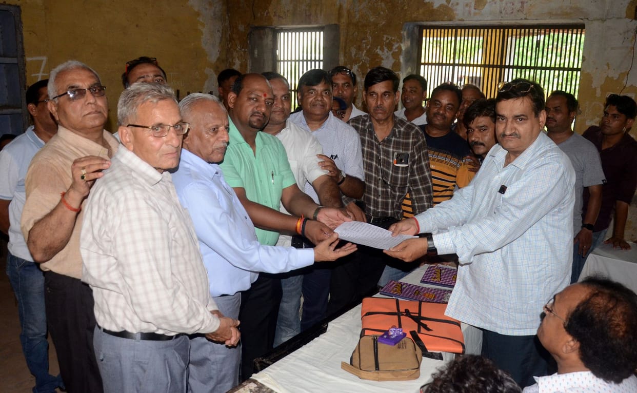 26 candidates in the election fray for the management committee, 17 voted