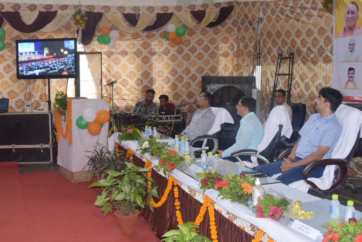 DM and CDO distributed share certificates to farmers