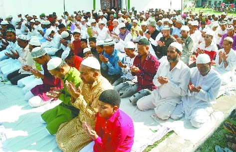 Namazis sought the progress of the country, prayed for peace