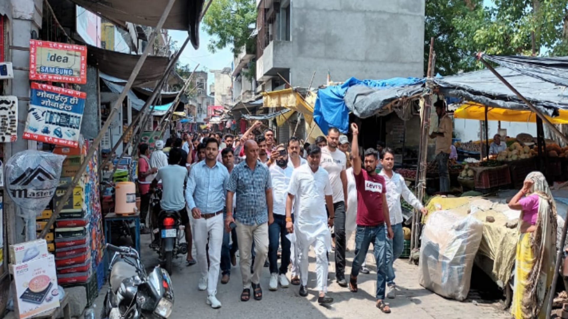 The accussed efforts are being made to spoil the environment by throwing meat in the areas of Saharanpur