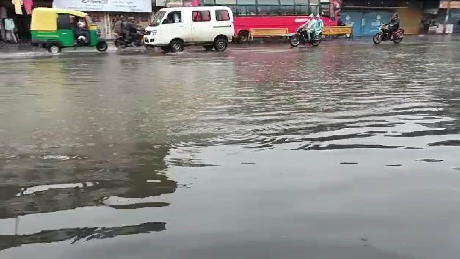 MP Weather Update: Due to heavy rains in many districts of the state, the water level of rivers increased, settlements were submerged