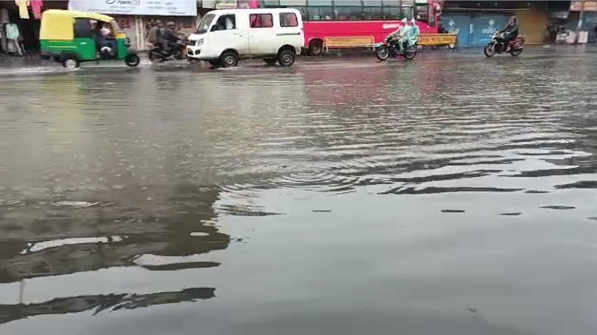 MP Weather Update: Due to heavy rains in many districts of the state, the water level of rivers increased, settlements were submerged