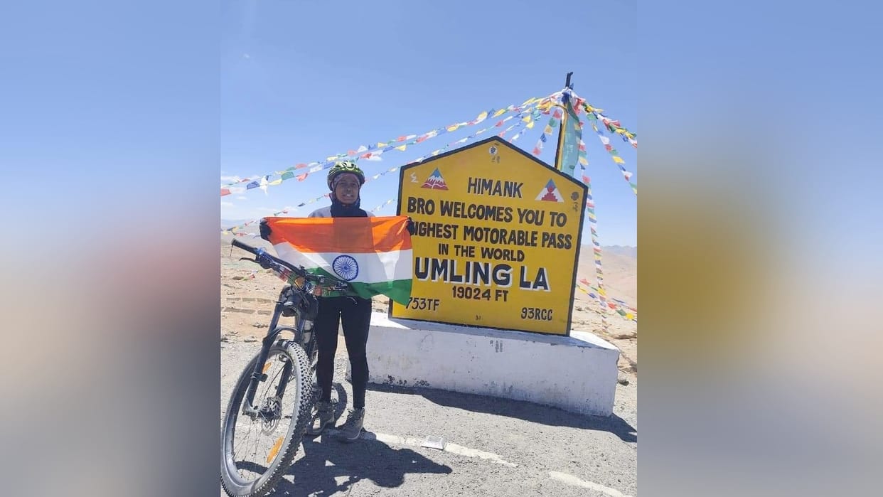 Bihar Sabita crossed Umling La Pass on bicycle Lahaul Spiti Himachal Pradesh