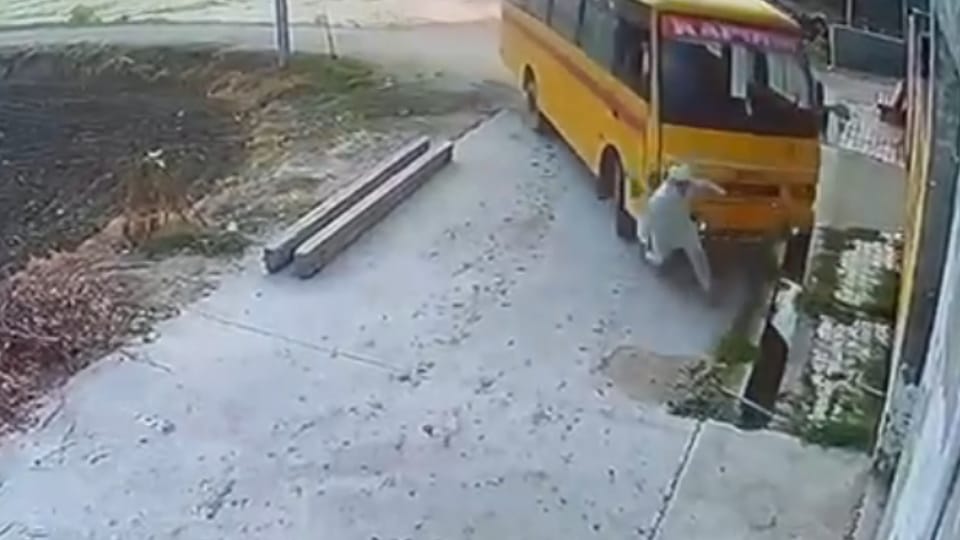 Old Man hit by school van in Jalalabad died 