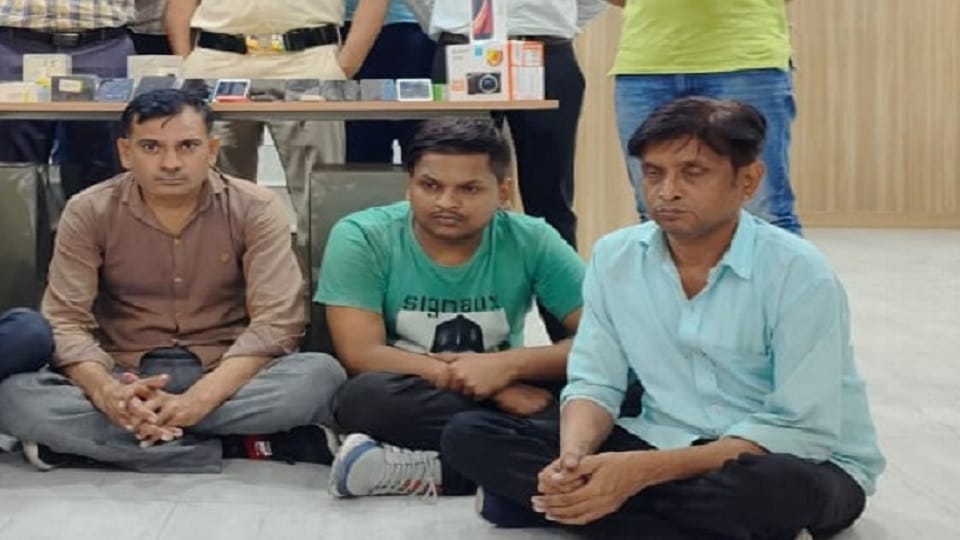 five people arrested for cheating in the name of increasing credit card limit