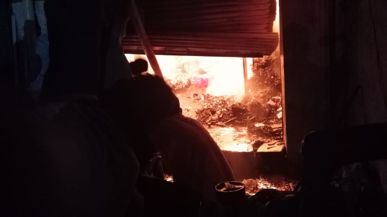 Amroha Fire breaks out in electronics shop due to short circuit