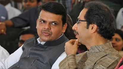 Maharashtra: उद्धव ने फडणवीस को बताया 'बेकार' गृहमंत्री, पूर्व सीएम का पलटवार- हमारे धैर्य की परीक्षा न लें Maharashtra: Uddhav dubs Fadnavis a worthless home minister; he hits back with 'weak' ex-CM jibe