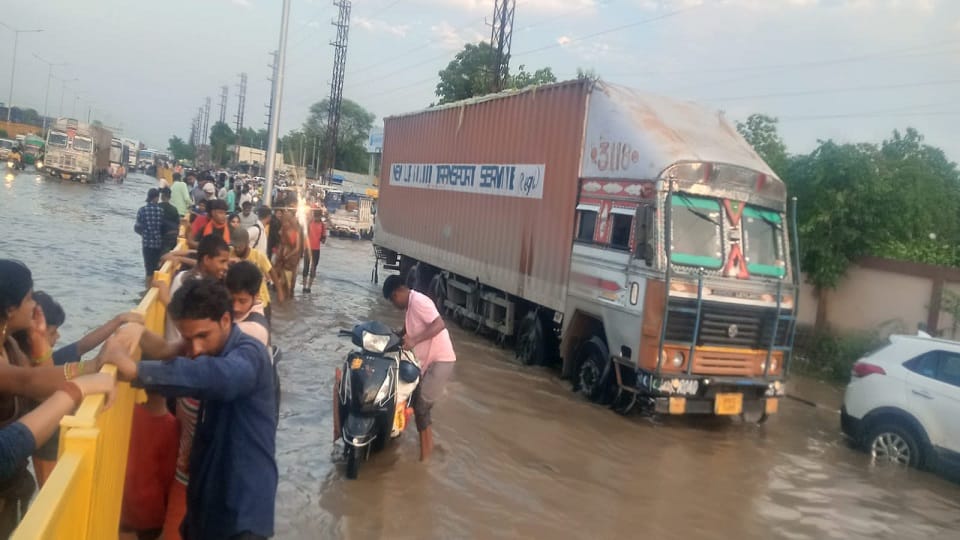 Waterlogging after rain on National Highway two people stuck in jam for six hours