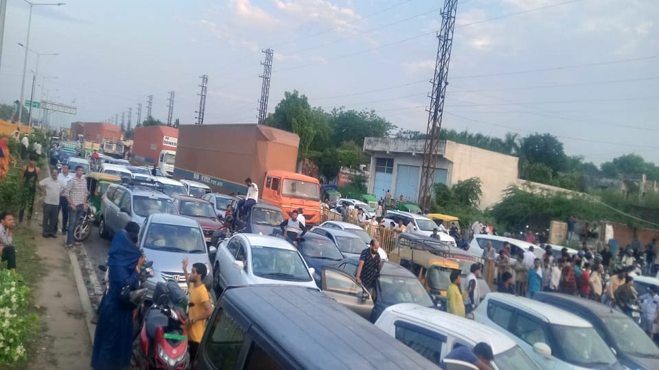 Waterlogging after rain on National Highway two people stuck in jam for six hours