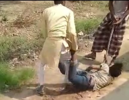 Accused of theft, the young man was beaten up by tying him to a tree