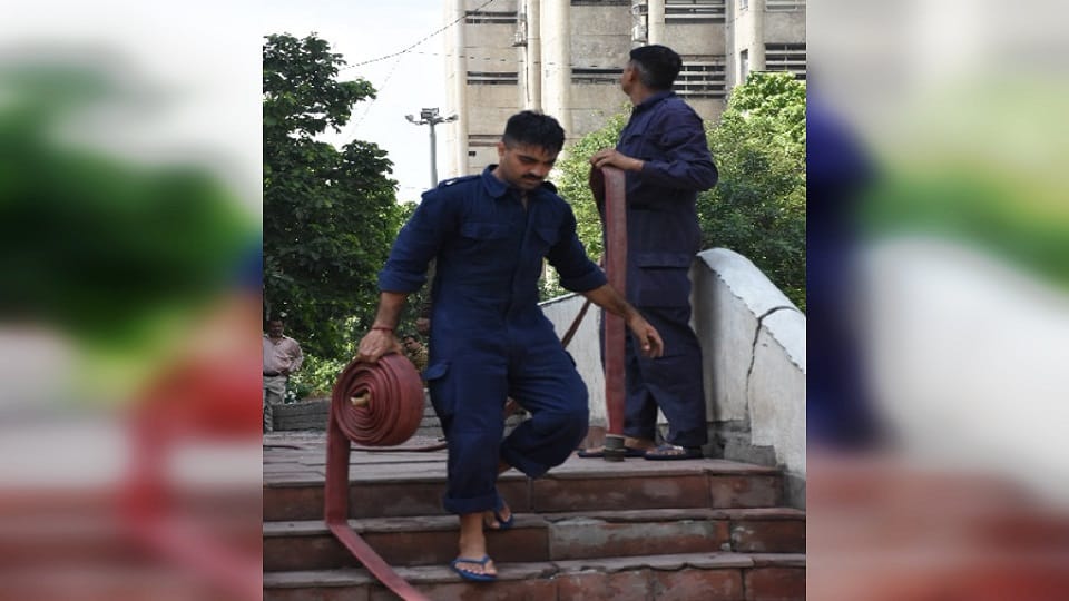 Fire in Janakpuri District Center fire broke out on the 11th floor of Kirti Shikhar building located in center