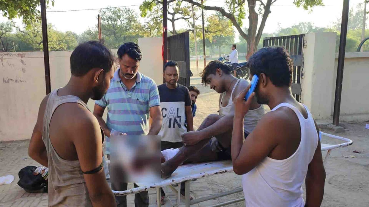 UP: Dumper collides in Hamirpur, both drivers and helper condition critical