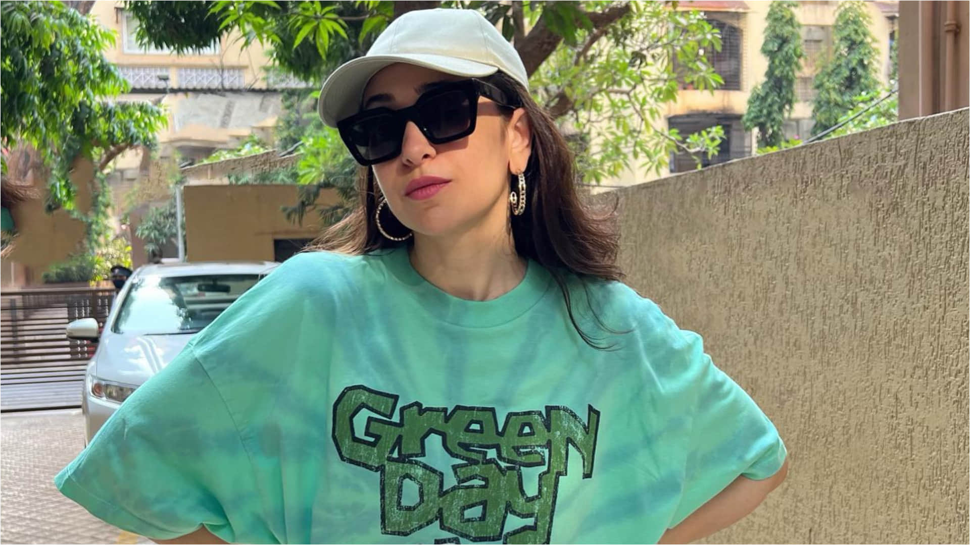 Try These Casual Outfits Of Karisma Kapoor To Look Stylish