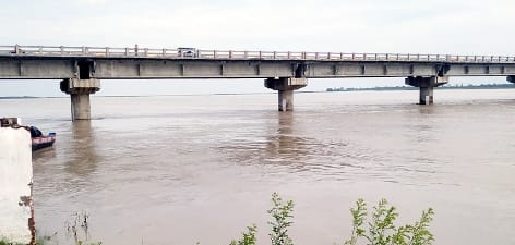 Sharda river is still above the danger mark