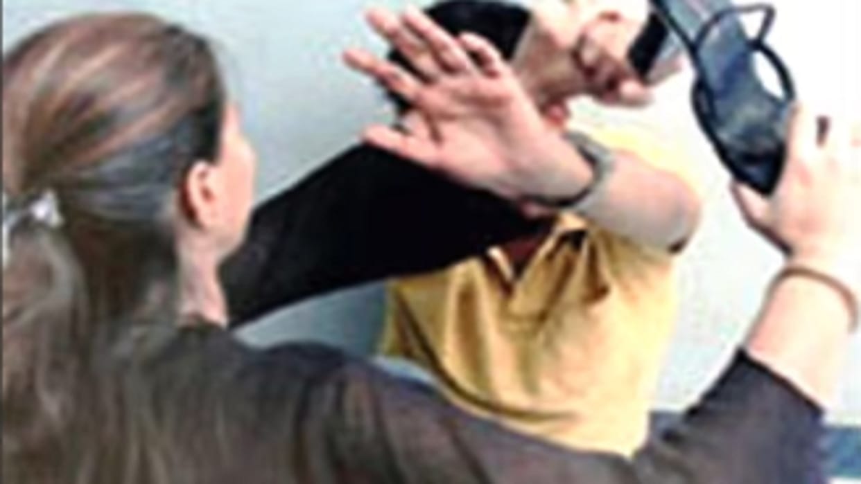 Sister-in-law beats young man with slippers in panchayat in Varanasi love affairs