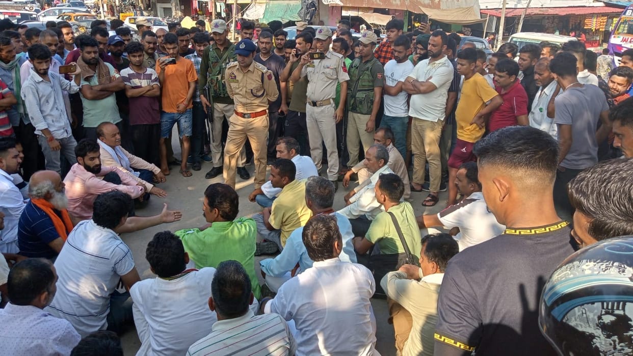 mischievous elements broke statue of Hanuman in In Damlad mahanpur kathua angry people protest blocked the road