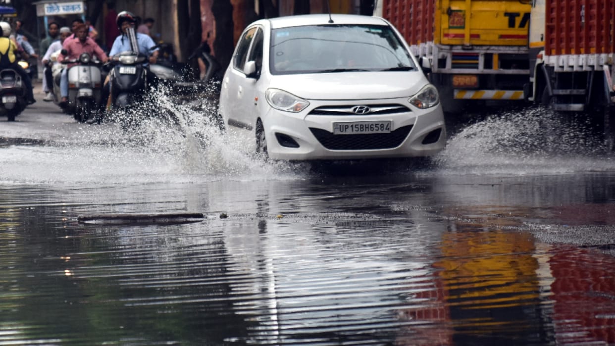 Rain in western UP, temperature decreases relief from heat