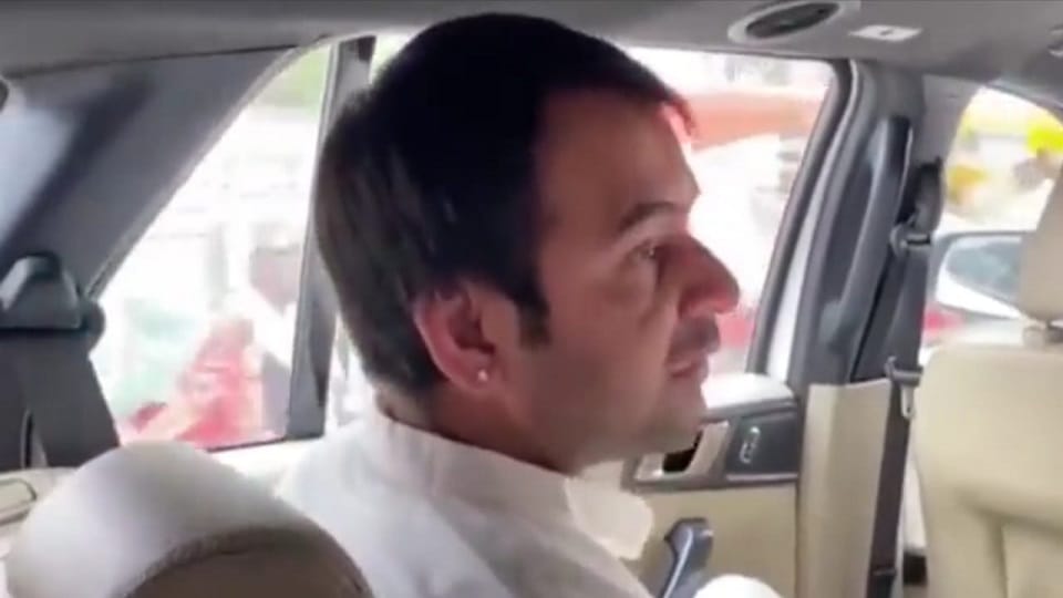 Police did not allow Lalu Yadav's son Tej Pratap Yadav to go to Parikrama Marg in Mathura