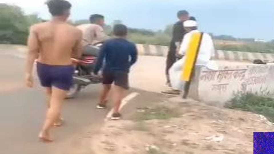 Bharat Mata Ki Jai Slogans forcibly made Muslim man in Mathura