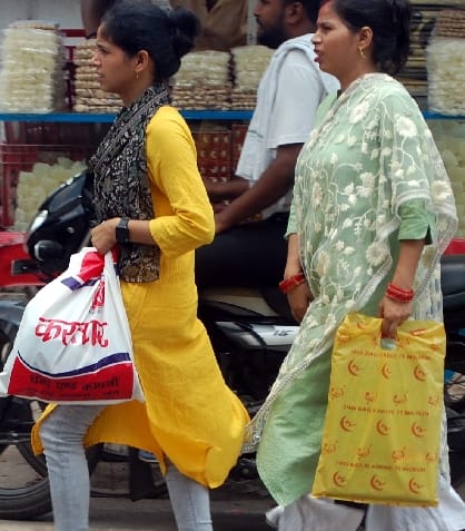 Administration and municipality failed to stop the use of polythene