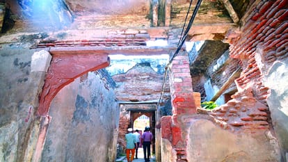 The fort of Raja Todarmal, the minister of Mughal Emperor Akbar, is on the verge of ruin.