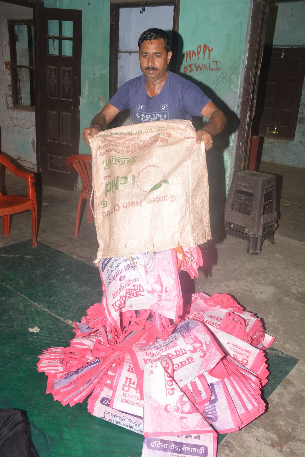 World Paper Bag Day: Referring to paper-cloth bags, use of polythene careless