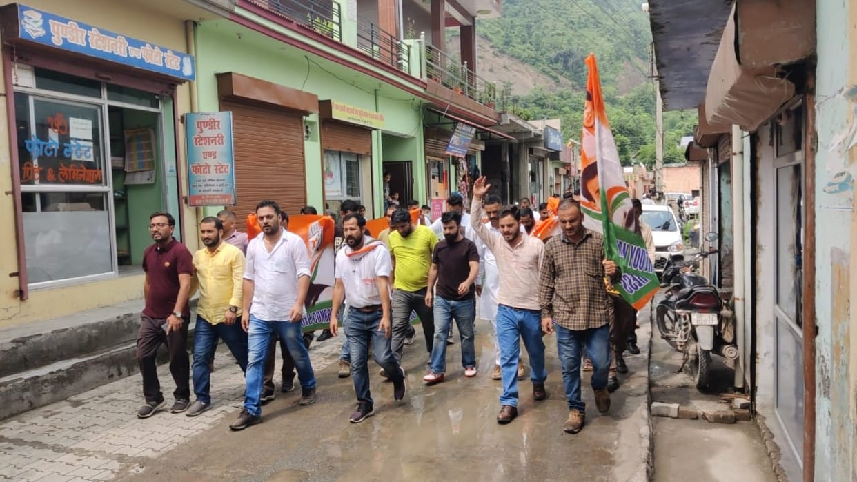 nsui and youth congress organised pradarsan  against center govt. agnipatt yojna