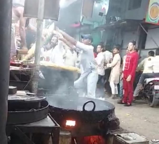 If the pudding-paratha was not given for free then the shopkeeper was beaten up