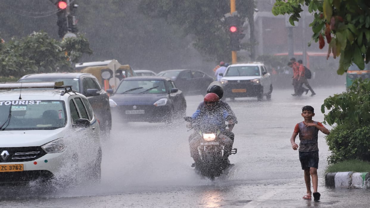 Weather Updates Light rain gave big relief to Delhiites from humidity and heat