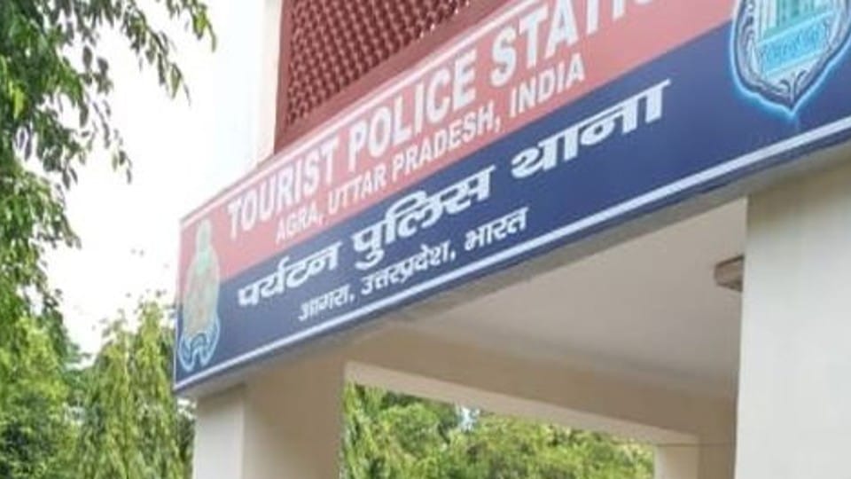 Japanese tourist come to agra for justice in fraud case