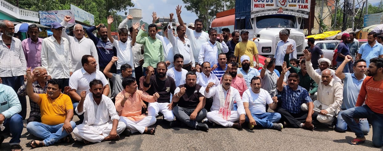 Demonstration by blocking the road for water