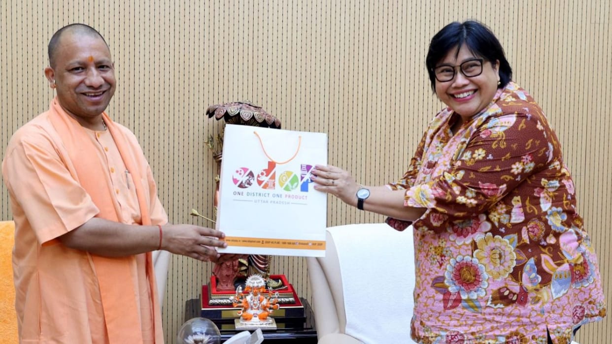 CM Yogi Adityanath meets to ambasdoor of indonesia in Lucknow.