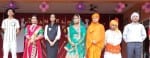 लिटिल एंजिल्स स्कूल में सांस्कृतिक कार्यक्रम प्रस्तुत करते बच्चे।