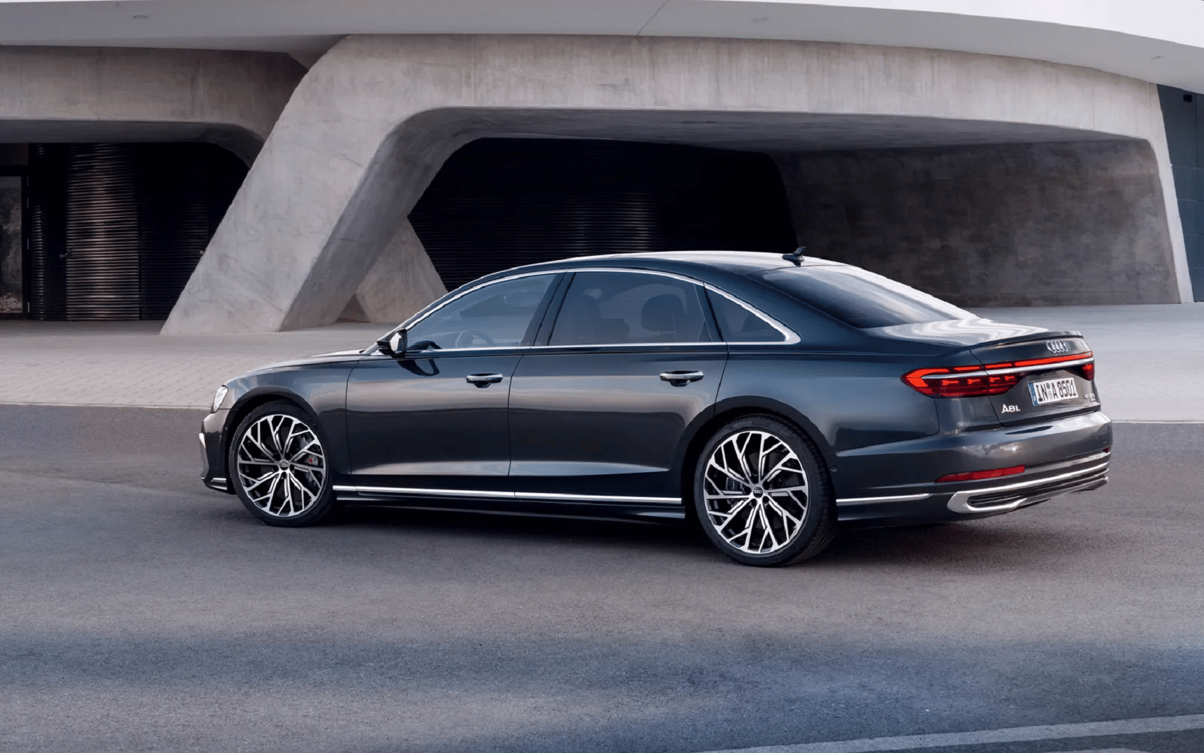 Audi A8 L launched in India Know Audi A8 L 2022 Price Features Specifications News in Hindi