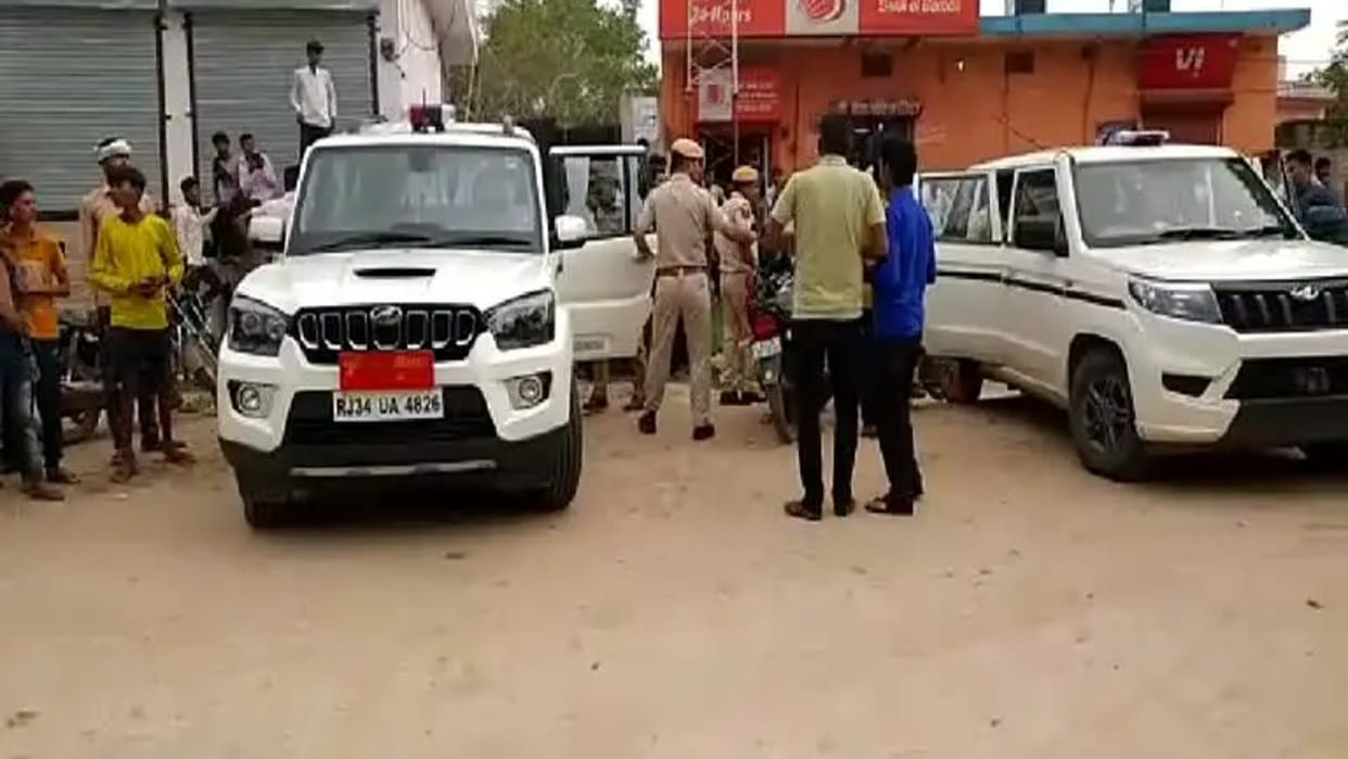 Robbery in Bank of Baroda of Karauli 9 lakh 65 thousand rupees looted by pointing a pistol at the bank manager