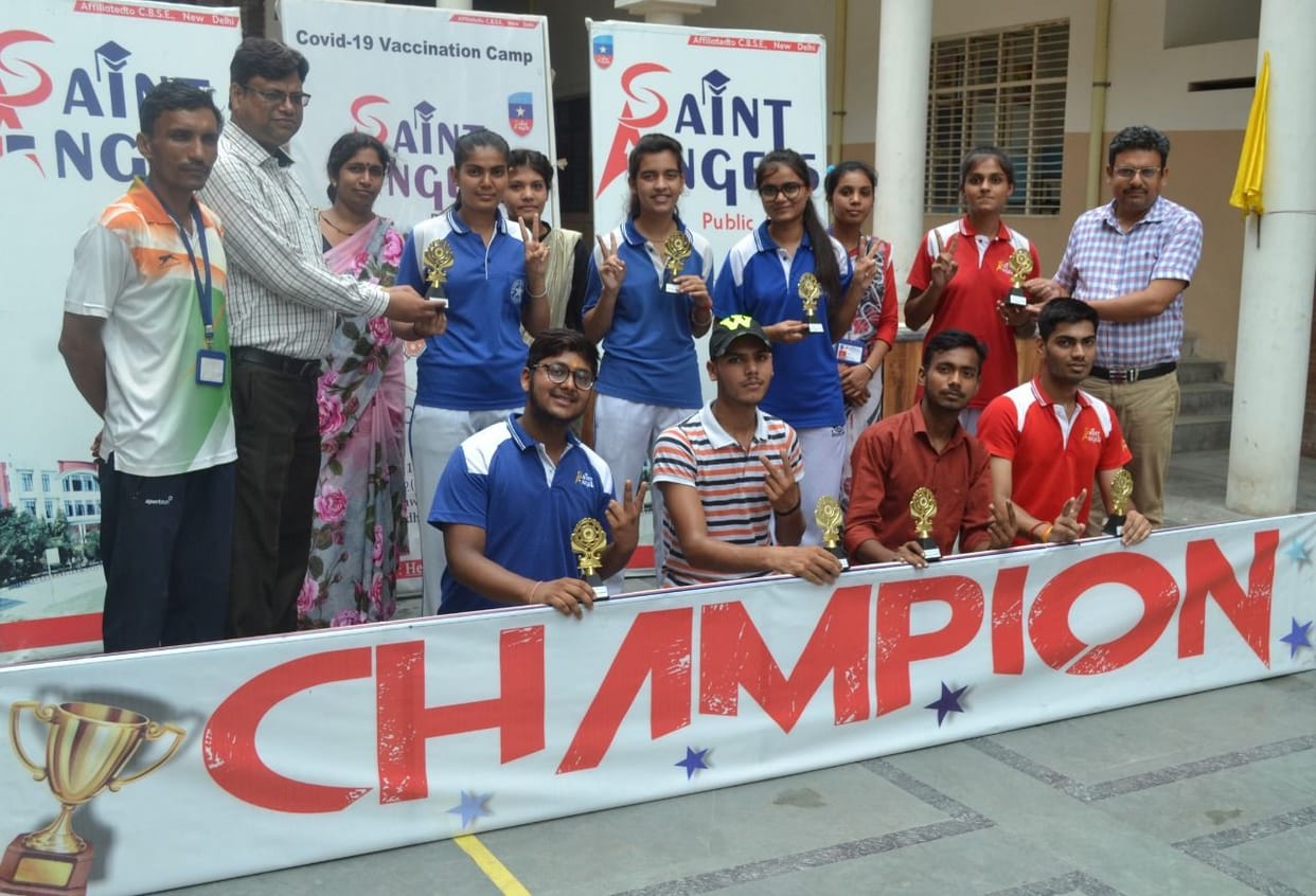 Red House's Utkarsh and Ananya became winners in Badminton