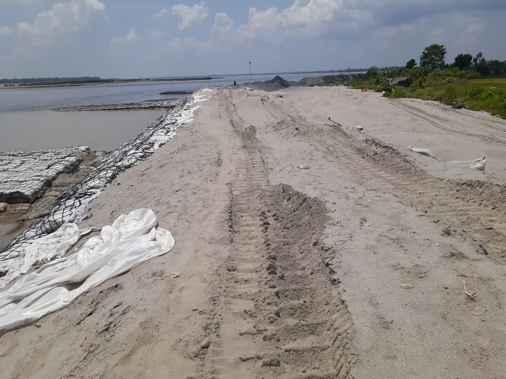 'Strong' dam built from sand-filled sacks