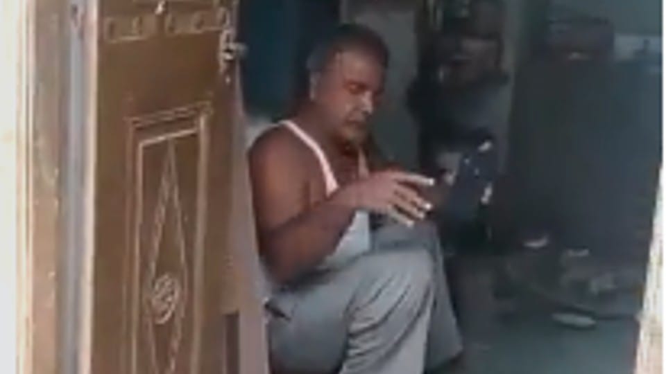 Madhya Pradesh: By saying 'return the money if you don't vote', the lost sarpanch candidate is recovering