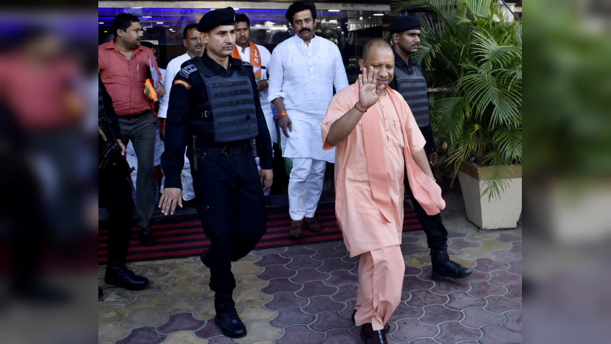 CM Yogi reviewed law and order and development works in Gorakhpur