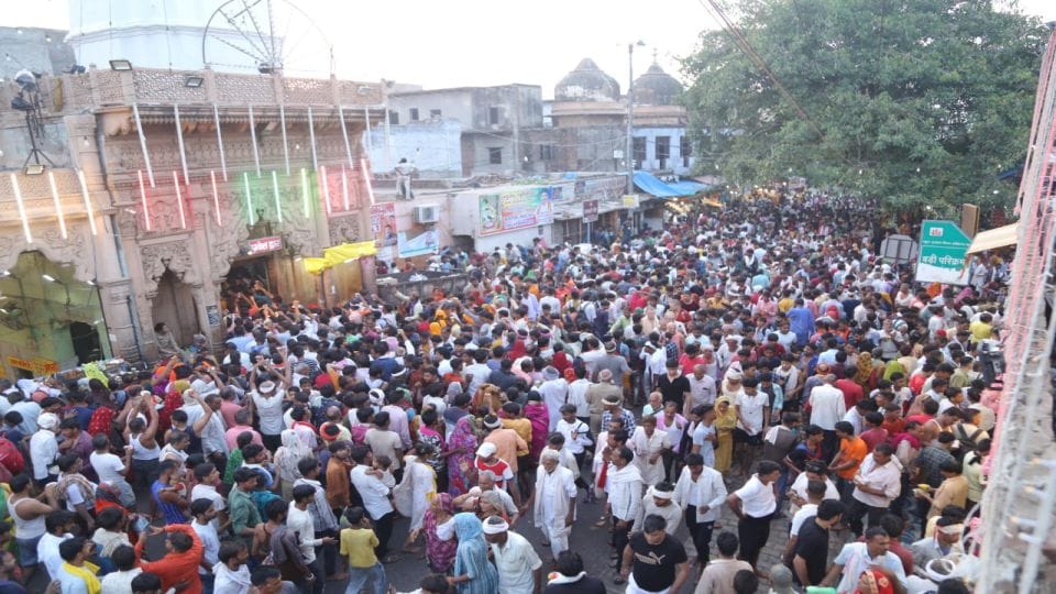 Guru Purnima 2022 Mudia saints took out shobhayatra in honour of Guru in Govardhan