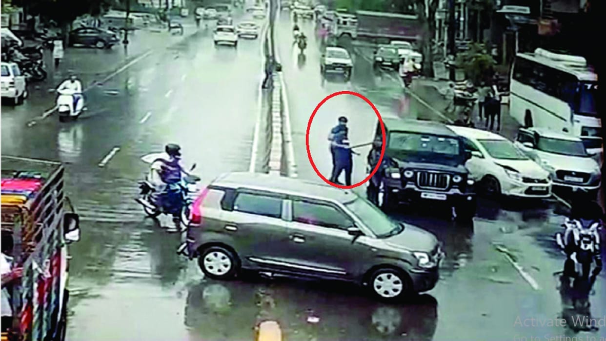 Car riders attacked in Dadri Of Gautam Budh Nagar Thar ransacked