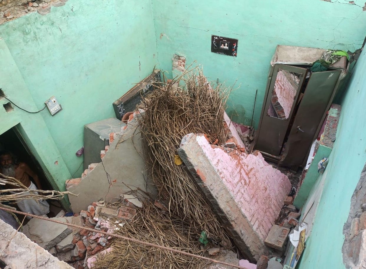 Hathras: The roof of the house collapsed in Naya Nagla, only the survivors