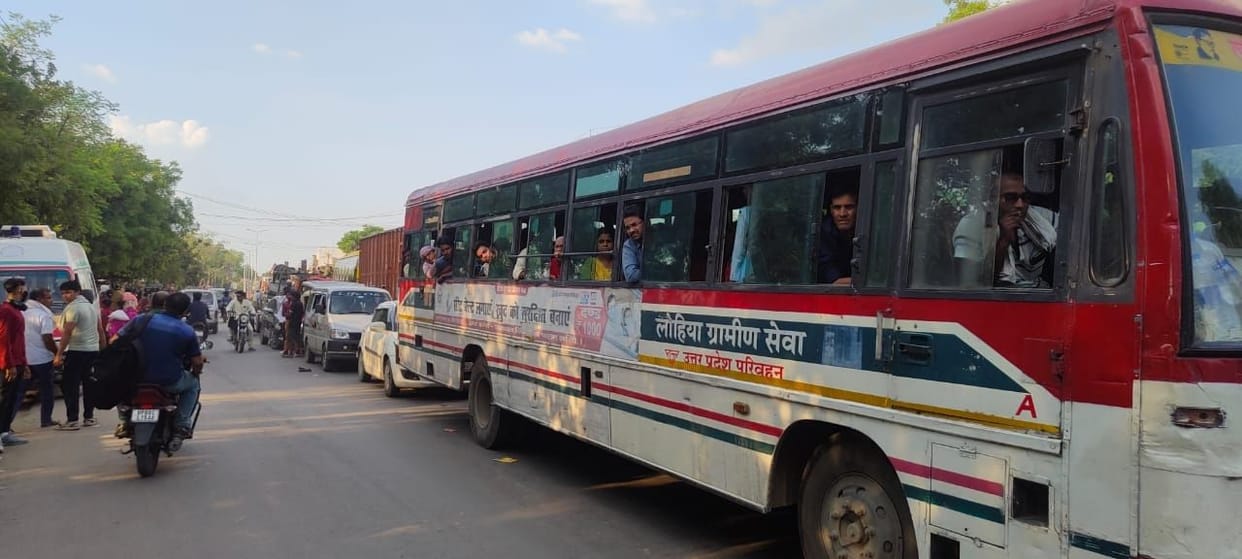 Hathras: Agra-Aligarh National Highway blocked for three hours in Sasni